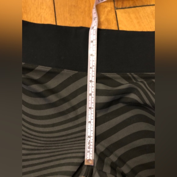 Nike Grey and Black Fitted Short, Size S - Picture 10 of 10